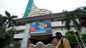 Stock markets fall for second day; Sensex drops over 331 points