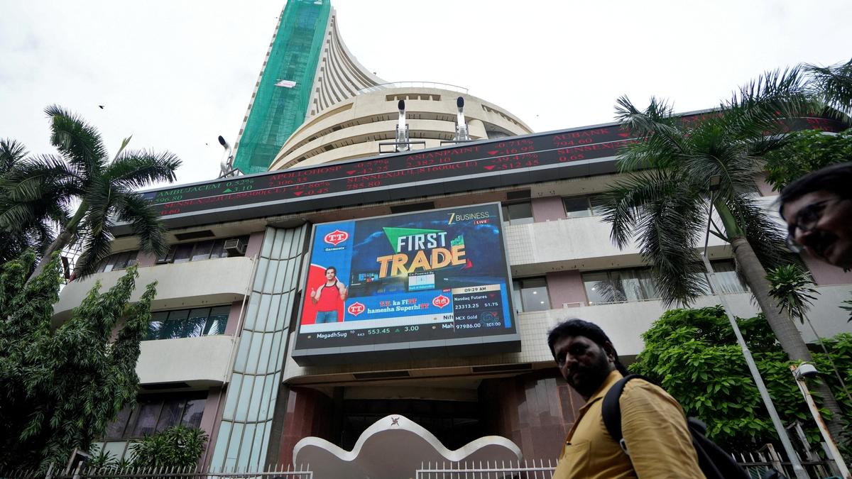 Stock markets fall for second day; Sensex drops over 331 points