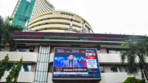 Sensex, Nifty tumble in early trade dragged by foreign fund outflows, weak global peers