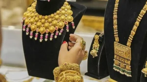 Gold gains ₹2,200 per 10 grams on firm global trend