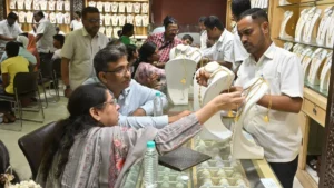 Palladium climbs above 2300 as silver tops 72 and gold steadies near 4500