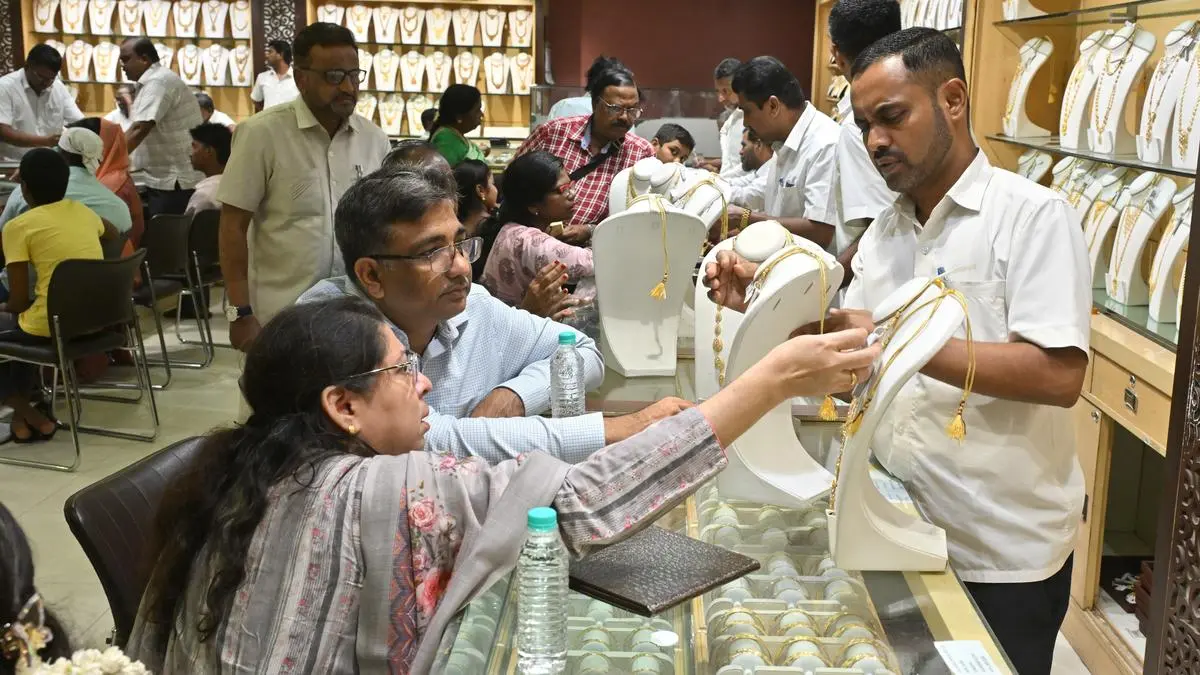 Palladium climbs above 2300 as silver tops 72 and gold steadies near 4500