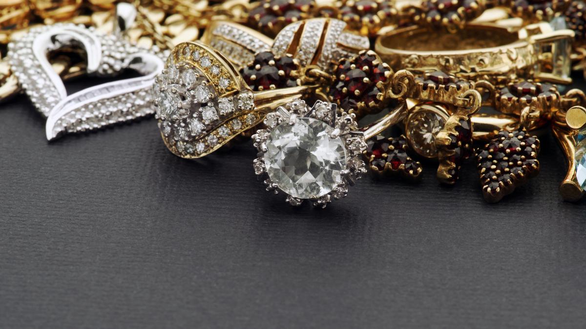 Gold and silver futures climb to new highs as probe and tensions rise further